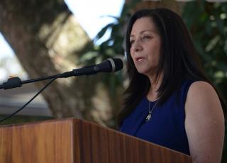 Para la Dra. Helvetia Cárdenas, directora del Recinto de Grecia, un auténtico desarrollo humano es el que alimenta virtudes, afectos pertinentes, emociones adecuadas e inteligencia al servicio del bien y eso es precisamente lo que promueven los campamentos de la UCR (foto Laura Rodríguez). Para la Dra. Helvetia Cárdenas, directora del Recinto de Grecia, un auténtico desarrollo humano es el que alimenta virtudes, afectos pertinentes, emociones adecuadas e inteligencia al servicio del bien y eso es precisamente lo que promueven los campamentos de la UCR (foto Laura Rodríguez).