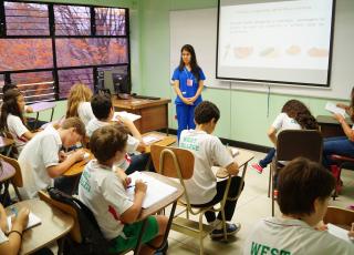 La acción social de la ENu llega a estudiantes de primaria y otros segmentos de población con proyectos de trabajo comunal y extensión docente. Foto cortesía ENu. La acción social de la ENu llega a estudiantes de primaria y otros segmentos de población con proyectos de trabajo comunal y extensión docente. Foto cortesía ENu.