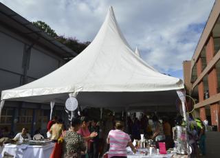 La clave de la Feria es visibilizar el trabajo, la experiencia y las diversas prácticas de emprendimientos productivos asociativos que se ha llevado a cabo en materia de Economía Social Solidaria, este tipo de actividades permite tener otra visión de mundo, uno donde hay otra manera de realizar mercado e interacción productor consumidor. Foto: Jafeth Mora. La clave de la Feria es visibilizar el trabajo, la experiencia y las diversas prácticas de emprendimientos productivos asociativos que se ha llevado a cabo en materia de Economía Social Solidaria, este tipo de actividades permite tener otra visión de mundo, uno donde hay otra manera de realizar mercado e interacción productor consumidor. Foto: Jafeth Mora.