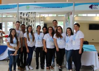 El equipo de trabajo del TC-657 junto a la docente responsable, participaron en la feria de proyectos y presentaron una ponencia. Foto: Michelle Bogantes Sotela y Francisco Rugama Flores. El equipo de trabajo del TC-657 junto a la docente responsable, participaron en la feria de proyectos y presentaron una ponencia. Foto: Michelle Bogantes Sotela y Francisco Rugama Flores.