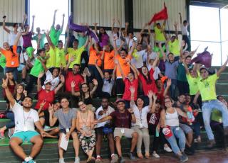 El TC-657 tiene como objetivo fomentar la economía social en comunidades de los distritos de Golfito, Puerto Jiménez y Sierpe. El taller realizado en el Colegio permitió la vinculación entre estudiantes universitarios y colegiales, en un ambiente lleno de diversión y aprendizaje. Foto: Michelle Bogantes. El TC-657 tiene como objetivo fomentar la economía social en comunidades de los distritos de Golfito, Puerto Jiménez y Sierpe. El taller realizado en el Colegio permitió la vinculación entre estudiantes universitarios y colegiales, en un ambiente lleno de diversión y aprendizaje. Foto: Michelle Bogantes.