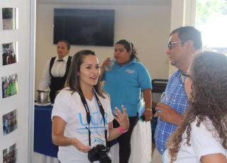 Las y los estudiantes compartieron experiencias con las personas asistentes al Congreso. Foto: Michelle Bogantes Sotela y Francisco Rugama Flores. Las y los estudiantes compartieron experiencias con las personas asistentes al Congreso. Foto: Michelle Bogantes Sotela y Francisco Rugama Flores.